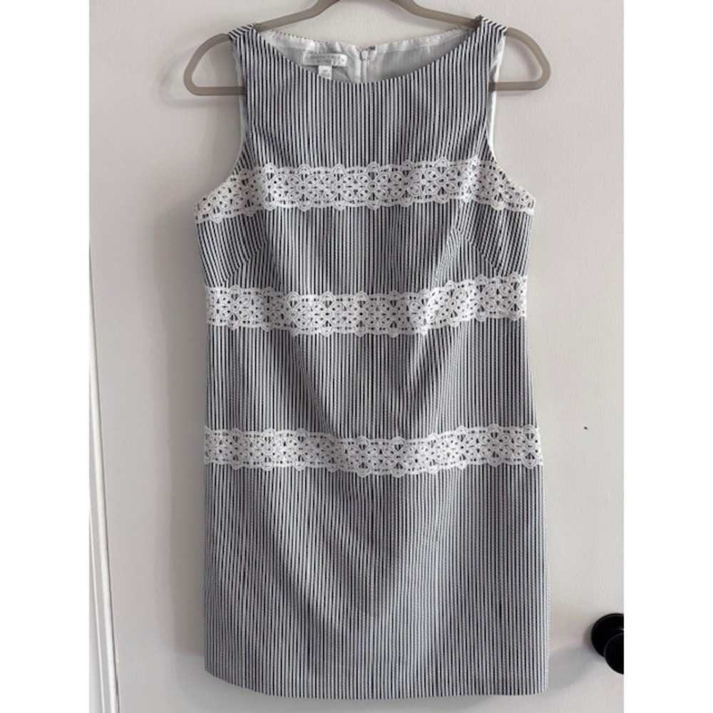 London Times Petites Seersucker Stripe Lace Trim Shift Dress Navy White 8P